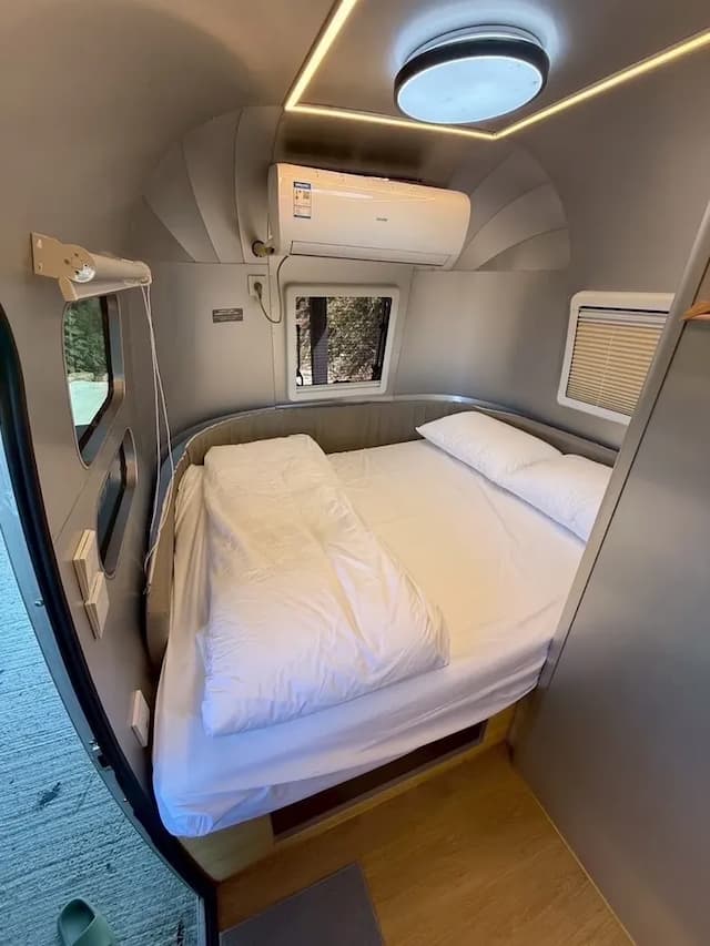 尖石天空小木屋露營區｜獨家8折起！寵物友善、高海拔、鄰近青蛙石天空步道-【虹夕伴山】露營車 C4-2