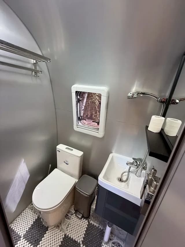 尖石天空小木屋露營區｜獨家8折起！寵物友善、高海拔、鄰近青蛙石天空步道-【虹夕伴山】露營車 C4-7