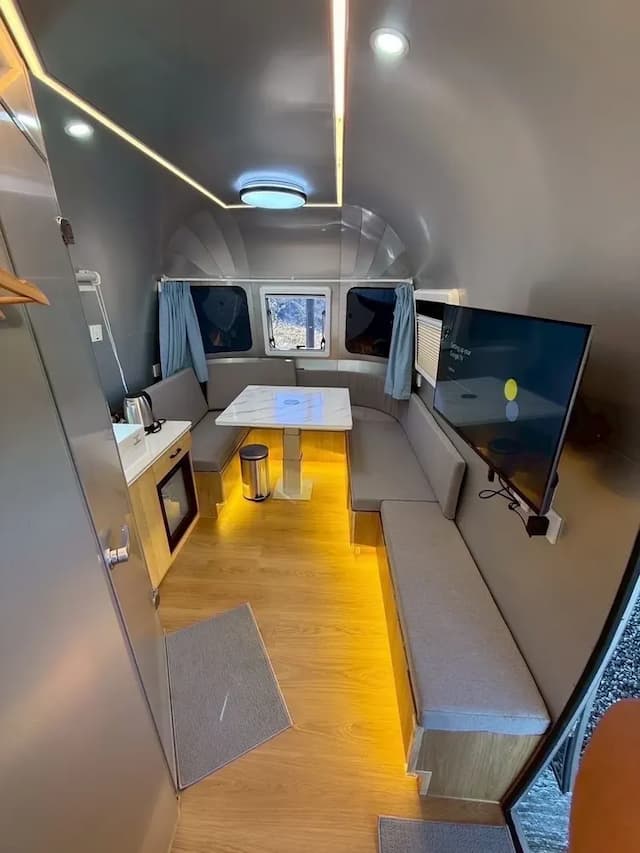 尖石天空小木屋露營區｜獨家8折起！寵物友善、高海拔、鄰近青蛙石天空步道-【虹夕伴山】露營車 C4-3