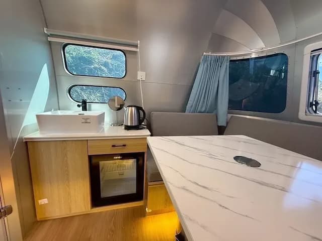 尖石天空小木屋露營區｜獨家8折起！寵物友善、高海拔、鄰近青蛙石天空步道-【虹夕伴山】露營車 C4-5