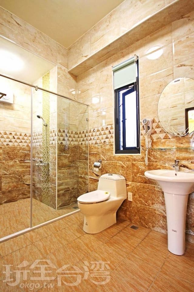 Traveler Guest House-Quadruple room-4