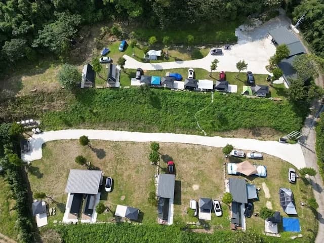 尖石天空小木屋露營區｜獨家8折起！寵物友善、高海拔、鄰近青蛙石天空步道-【群山貨櫃小屋】-6