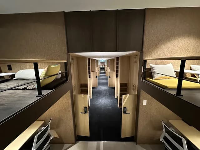 Nomad Live Hostel-男性專用膠囊房-6