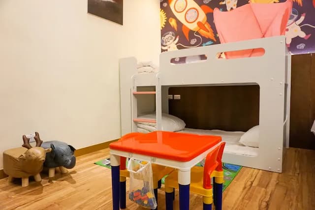 太麻里曙光渡假酒店｜限時優惠69折｜兒童遊樂場-【獨家專案】太空世界房（一大床＋上下舖造型兒童床）-5