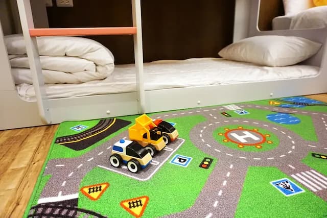 太麻里曙光渡假酒店｜限時優惠69折｜兒童遊樂場-【獨家專案】太空世界房（一大床＋上下舖造型兒童床）-3