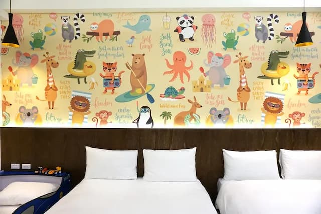 太麻里曙光渡假酒店｜限時優惠69折｜兒童遊樂場-【獨家專案】歡樂動物園（二大床＋一賽車床）-1