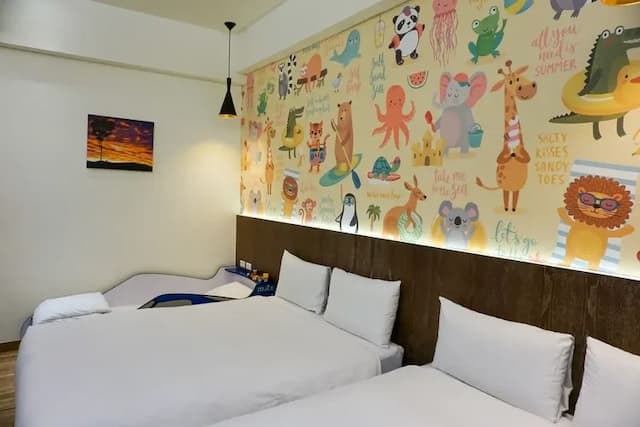 太麻里曙光渡假酒店｜限時優惠69折｜兒童遊樂場-【獨家專案】歡樂動物園（二大床＋一賽車床）-2