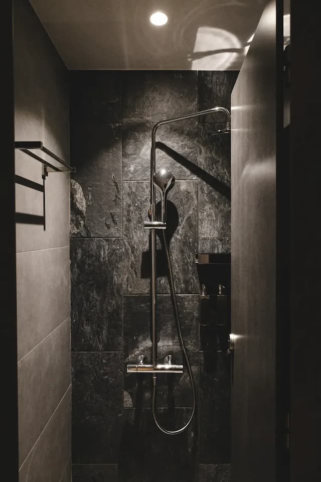 共用衛浴-淋浴區