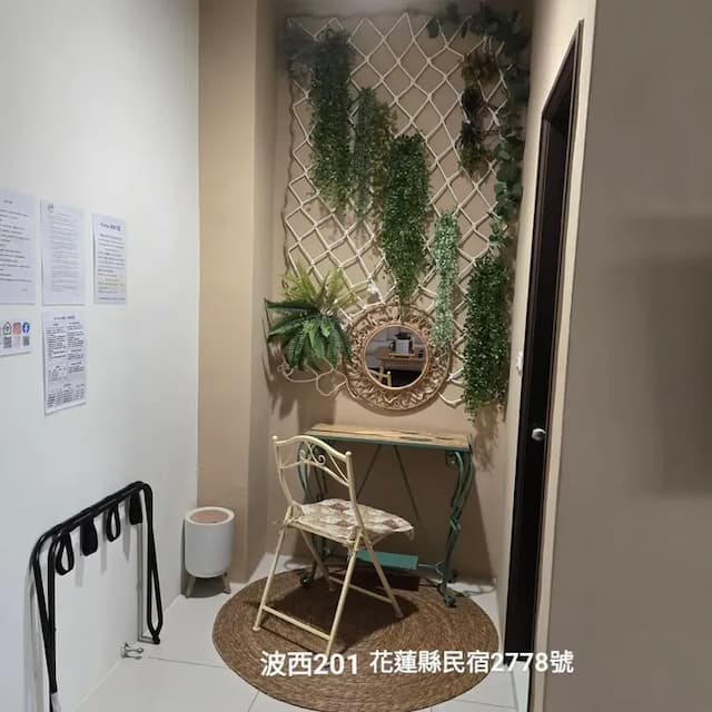 綠植點綴化妝鏡台