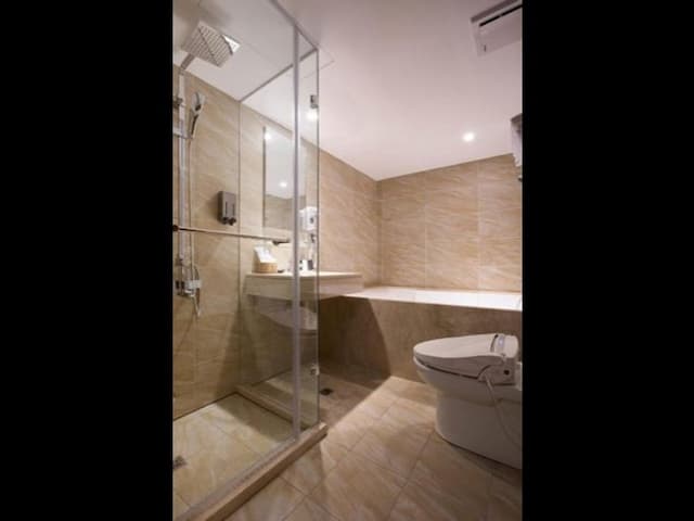 Noble Hotel-Family triple room-7