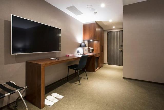 Noble Hotel-Family triple room-2