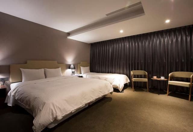 Noble Hotel-Family triple room-1