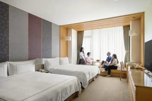 Evergreen Resort Hotel (Jiaosi)-2026 Superior Family Room ｜with breakfast-1