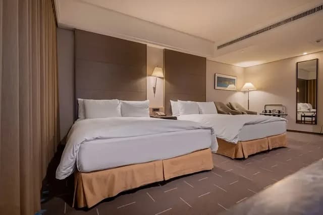CHECK inn SELECT Taichung Dadun-Classic Quadruple Room-room only-1