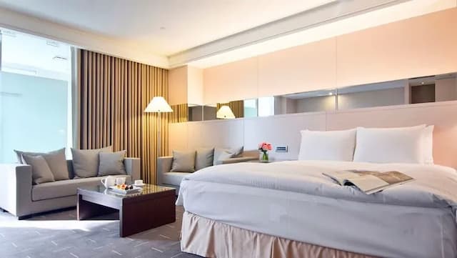 CHECK inn SELECT Taichung Dadun-Deluxe Double Suite-room only-3