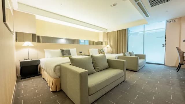 CHECK inn SELECT Taichung Dadun-Superior Quadruple Suite-room only-5