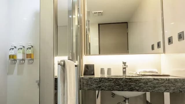 CHECK inn SELECT Taichung Dadun-Superior Quadruple Suite-room only-9