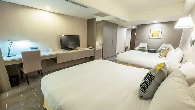 CHECK inn SELECT Taichung Dadun-Superior Quadruple Suite-room only-3