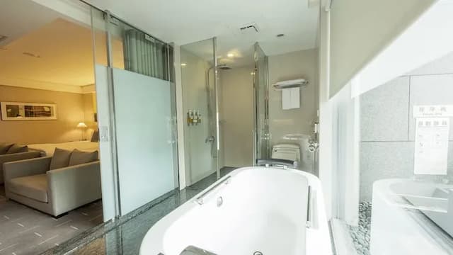 CHECK inn SELECT Taichung Dadun-Superior Quadruple Suite-room only-6