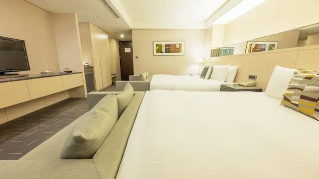 CHECK inn SELECT Taichung Dadun-Superior Quadruple Suite-room only-4