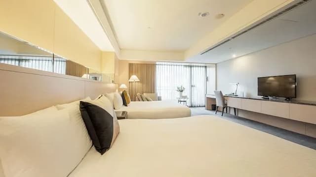 CHECK inn SELECT Taichung Dadun-Deluxe Quadruple Suite-room only-2