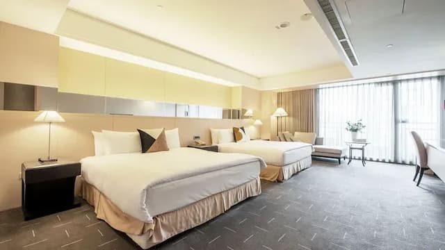 CHECK inn SELECT Taichung Dadun-Deluxe Quadruple Suite-room only-1