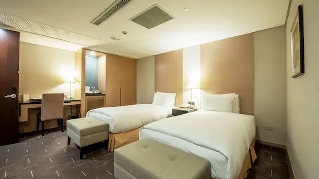 CHECK inn SELECT Taichung Dadun-Standard Twin Room (No Windows)-room only-1