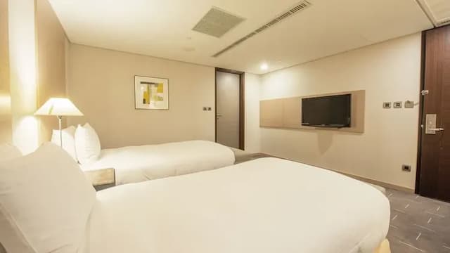 CHECK inn SELECT Taichung Dadun-Standard Twin Room (No Windows)-room only-5