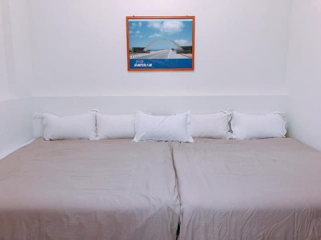 初心輕旅民宿 | 12人可澎湖包棟 | 露台賞日出&夕陽｜機場接送-五人套房-1