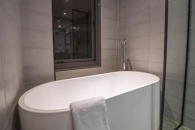 雀客旅館台中文心中清-高級雙人房-附浴缸-3