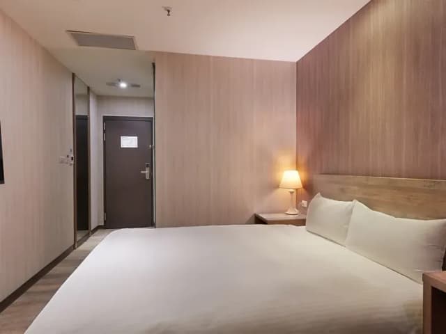 雀客旅館宜蘭羅東-豪華雙人房-附浴缸-5
