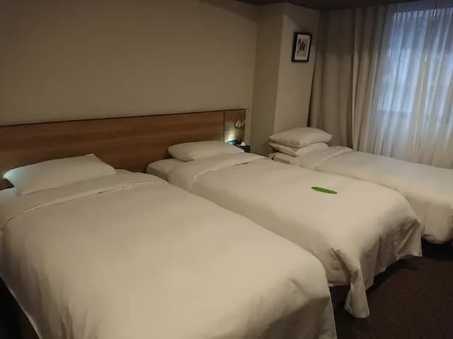 Simple+Hotel-南京復興站｜緊鄰捷運站-三人房-三張單人床-1