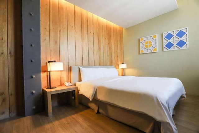 Roots Chew Hotel-Superior Double Room-5