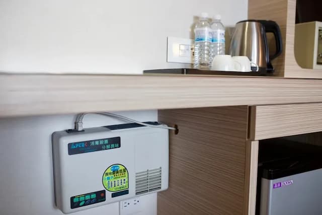 葳皇時尚飯店-經濟無窗雙人房-6