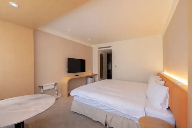 台南大飯店｜贈送小點心-高級雙人房（1大床）-不含早餐-1