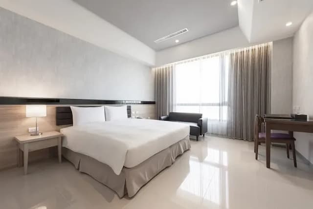 南科贊美酒店｜親子友善-精緻雙人房(一大床)-1