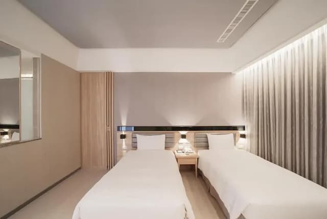 南科贊美酒店｜親子友善-精緻雙人房(兩小床)-2