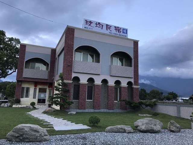 Yijun Homestay-one double bed room-4