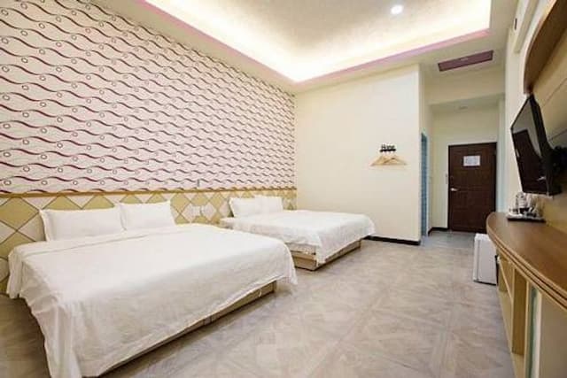 Yijun Homestay-Quadruple Room with 2 extra large double beds-3