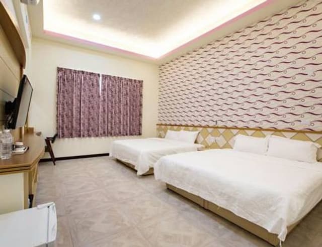 Yijun Homestay-Quadruple Room with 2 extra large double beds-1