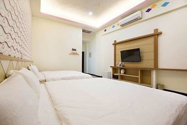 Yijun Homestay-Quadruple Room with 2 extra large double beds-4