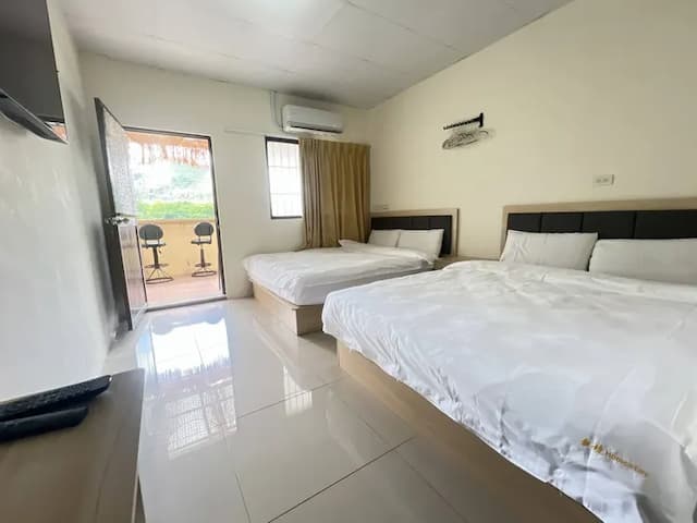 日月潭秘境民宿 包棟 KTV 烤肉 免費停車場-景觀陽台四人房-1