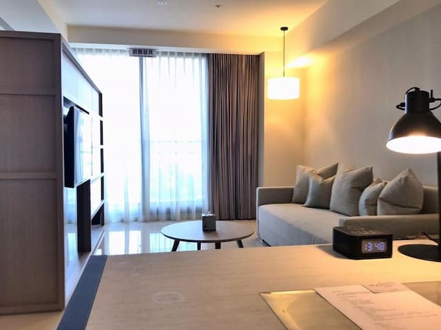 Jolley Hotel-Deluxe Room (One Big Bed)-6