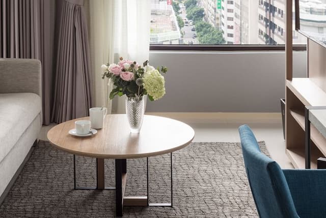 Jolley Hotel-Deluxe Room (One Big Bed)-7