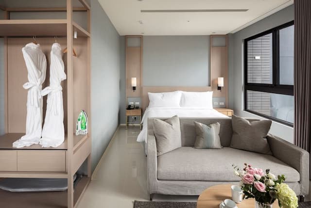 Jolley Hotel-Deluxe Room (One Big Bed)-2