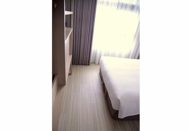 Jolley Hotel-Deluxe Room (One Big Bed)-5