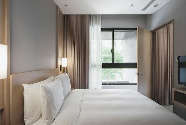 Jolley Hotel-Family Suite (one big bed and one small bed)-1