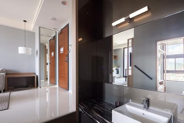 Jolley Hotel-Family Suite (one big bed and one small bed)-8