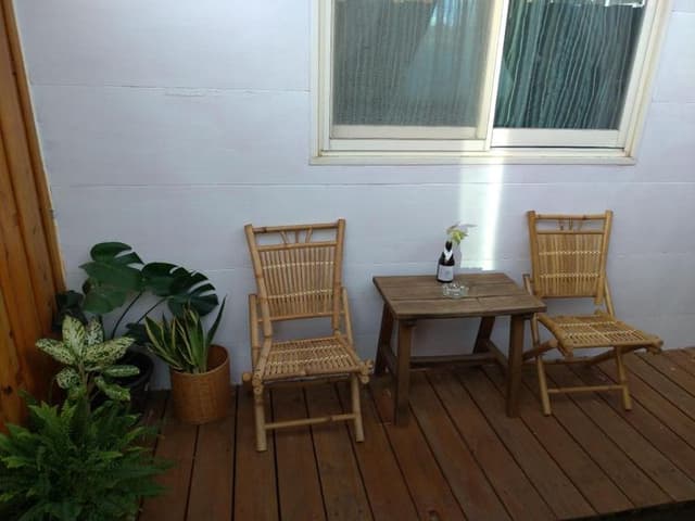 文藝復興墾丁大街民宿 | 室內公共空間自行車停放-庭院小屋2人房-4