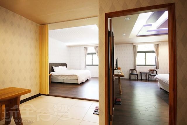 Weifeng Resort-Luxury quadruple room-1